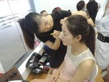靓亮为车展车模化妆造型-广州白云区化妆美甲培训学校
